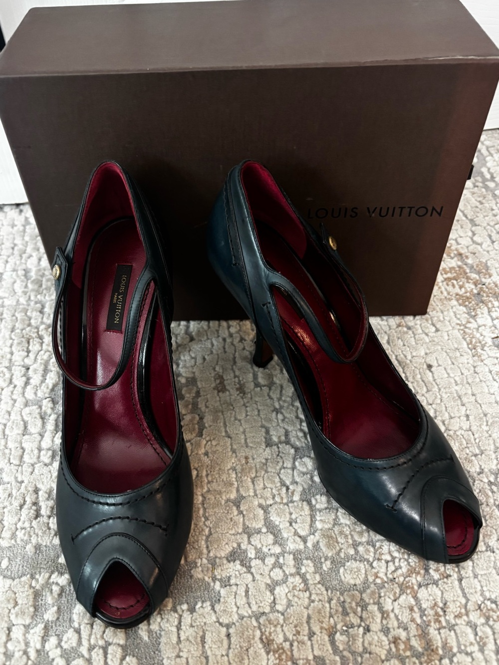 Louis Vuitton blue Peep-Toe mary Jane Leather Heels size 40